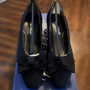 (#134) NWT ladies black flats by Rose Petals/Walking Cradles. Size 6 1/2 medium